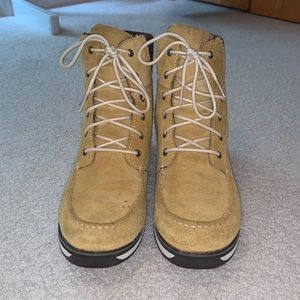 L.L Bean size 7